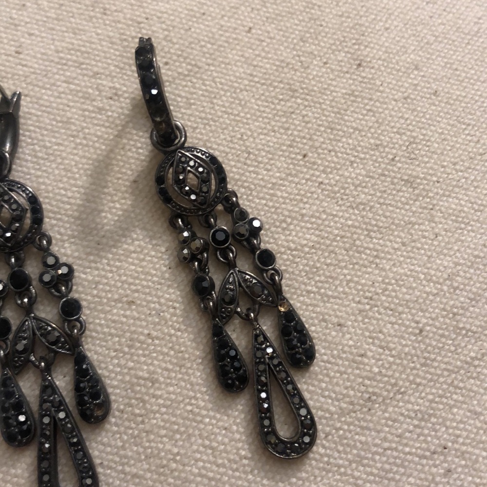Black and Gray Vintage Monet Dangly Earrings. Has a goth Victorian vibe. 🖤 - Picture 9 of 16
